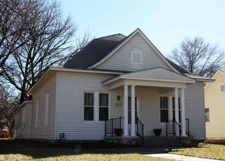 303 E Main St, Haven, KS 67543