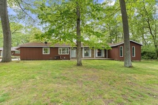 2240 S 13th St, Niles, MI 49120