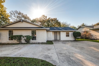 3512 Softcloud Dr, Dallas, TX 75241