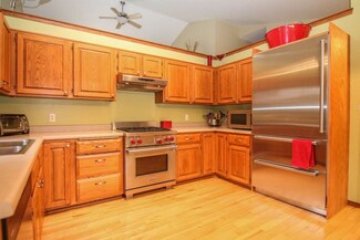 2910 Wentworth Dr, Madison, WI 53719