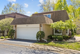 211 Pin Oak Dr Unit 211, Wilmette, IL 60091