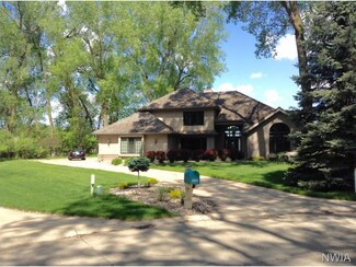 685 Indian Wells Ct, Dakota Dunes, SD 57049