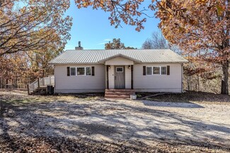 3881 Franklin Dr, Linn Creek, MO 65052