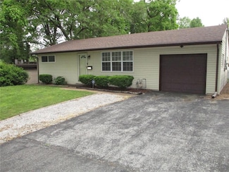 1604 Pin Oak Ln, Swansea, IL 62226