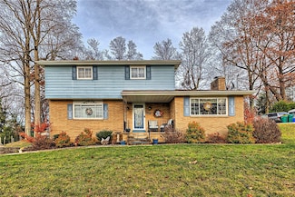 1212 Mountain View Dr, Greensburg, PA 15601