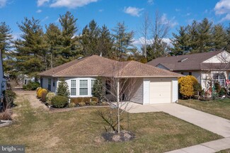 18 Carriage Hill Ln, Columbus, NJ 08022