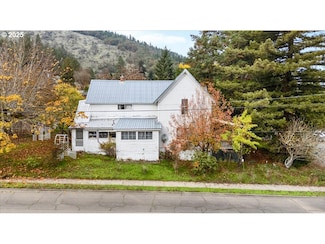 606 NW Nichol Ave, Myrtle Creek, OR 97457