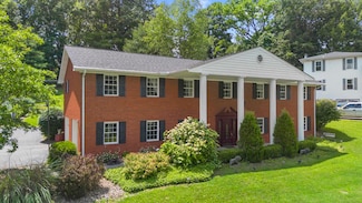 812 Country Club Dr, Russell, KY 41169