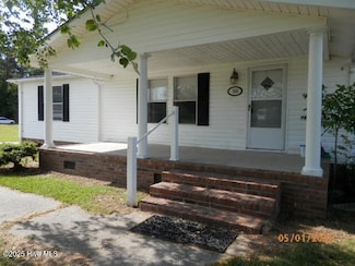 300 King Arthur Dr, Whiteville, NC 28472