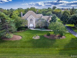 60 Falcon Dr, Hawthorn Woods, IL 60047