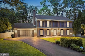 9117 Rouen Ln, Potomac, MD 20854