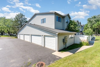 392 Park Ridge Ln Unit B, Aurora, IL 60504