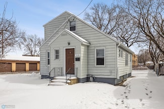 210 11th St S, Moorhead, MN 56560