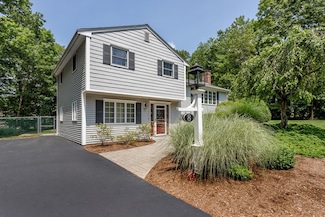 8 Walnut St, Foxboro, MA 02035