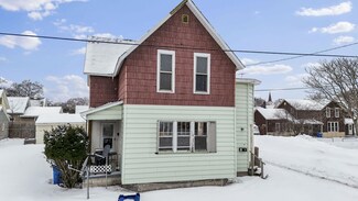 610 Hopkins St, Manistee, MI 49660