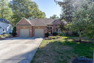 8043 Donnington Dr, Waterville, OH 43566