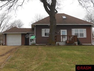 517 Riverview Ln, Blue Earth, MN 56013