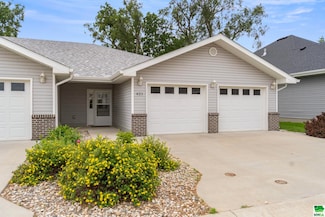 421 Maupin Ln, Sergeant Bluff, IA 51054