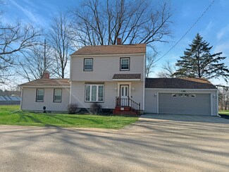 404 Bridge St, Lena, IL 61048