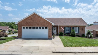 1206 Wexford Village Cir NE, Lenoir, NC 28645