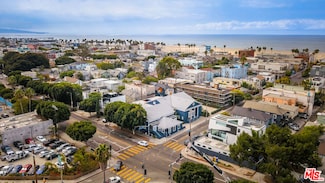 132 Brooks Ave, Los Angeles, CA 90291