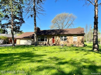 5721 Wright Dr, Troy, MI 48098