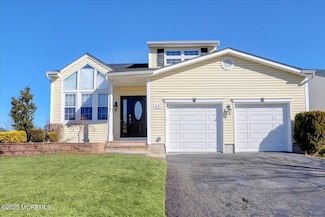 42 Sweet Gum Rd, Howell, NJ 07731