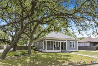 212 Whitfield St, Yoakum, TX 77995