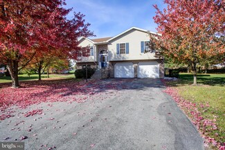 208 Grove Dr, Shippensburg, PA 17257