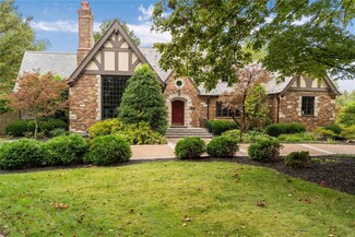 907 S Warson Rd, Saint Louis, MO 63124