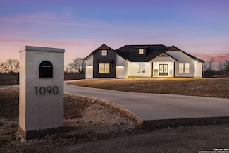 1090 Pegasus Dr, Spring Branch, TX 78070