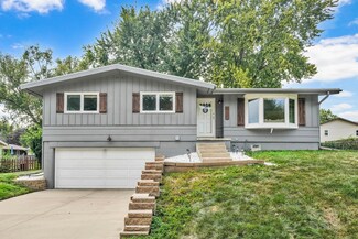 1929 Tilbury Rd, Waterloo, IA 50701