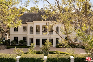 3901 Longridge Ave, Sherman Oaks, CA 91423