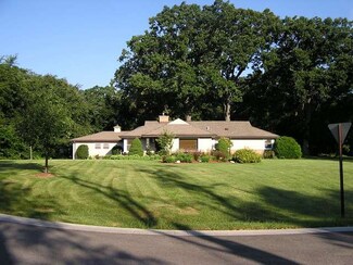 594 Golfview Dr, North Barrington, IL 60010
