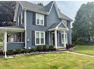 18 Park St, Oxford, MI 48371