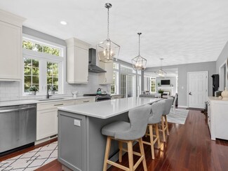 520 Little Sandy Pond Rd, Plymouth, MA 02360