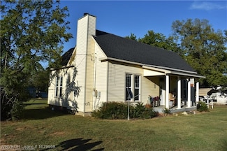 130 W Scott St, Magazine, AR 72943