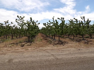 1170 Highland Dr, Zillah, WA 98953
