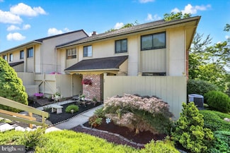 24 Pine Woods Ct, Reading, PA 19607