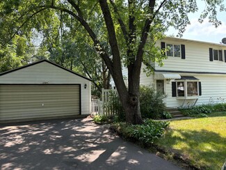 10882 Thrush St NW, Coon Rapids, MN 55433