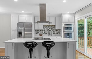 4652 Luxberry Dr, Fairfax, VA 22032