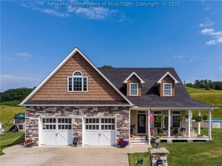 135 Kings Gate Dr, Milton, WV 25541