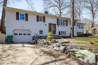6 Marshall Ave, Warwick, RI 02886