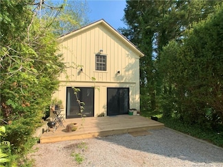 2 Summit St Unit Carriage House, Stonington, CT 06378