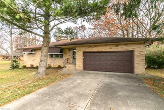 2675 Mary Ln, Seven Hills, OH 44131