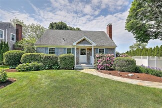 6 Hollywood Ave, Narragansett, RI 02882