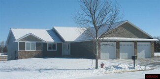 173 Creekside Dr, Eagle Lake, MN 56024