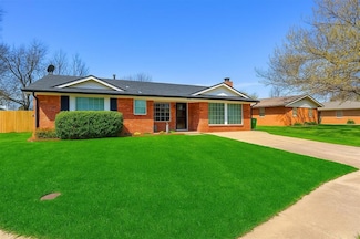 302 Tanglewood Dr, Yukon, OK 73099