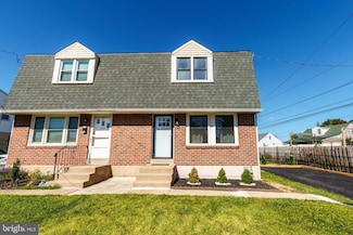 1222 Oak Ln, Brookhaven, PA 19015