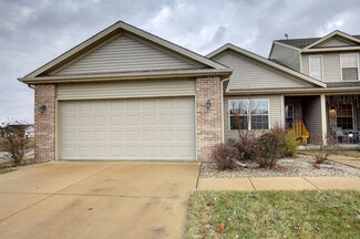 1320 Bluegrass Ln, Champaign, IL 61822